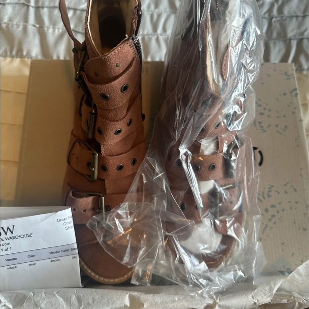 Musse & Cloud Tan Ankle Boots - Picture 2 of 6